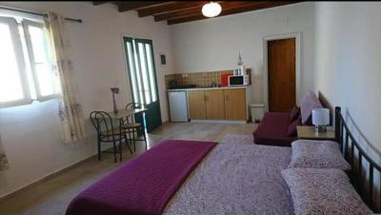 Lovely Studio In Strinilas With Its Own Pool Extérieur photo