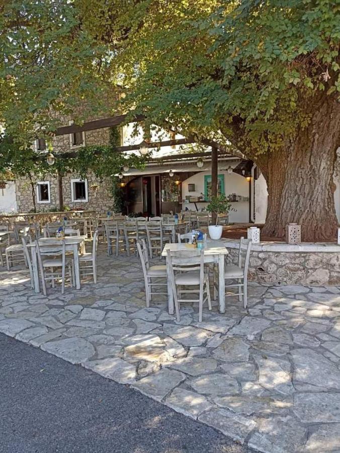 Lovely Studio In Strinilas With Its Own Pool Extérieur photo