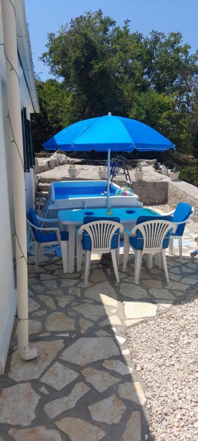 Lovely Studio In Strinilas With Its Own Pool Extérieur photo