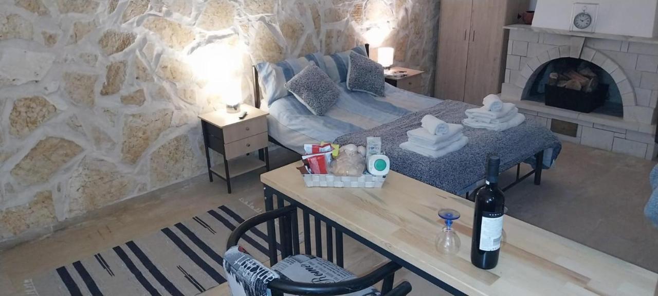 Lovely Studio In Strinilas With Its Own Pool Extérieur photo