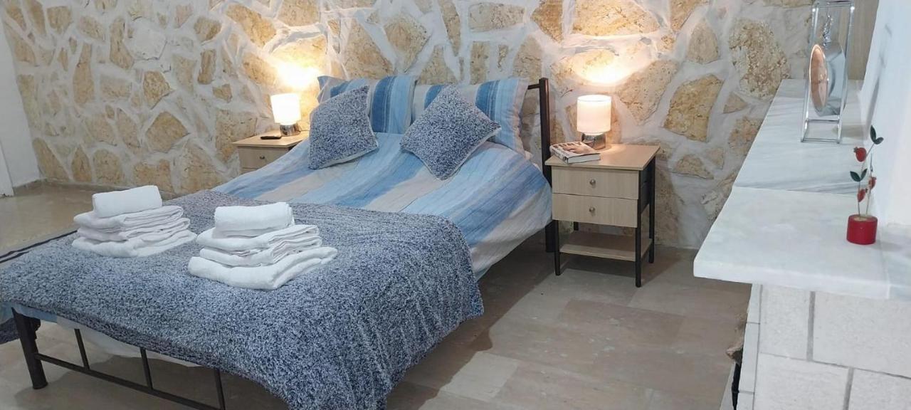 Lovely Studio In Strinilas With Its Own Pool Extérieur photo