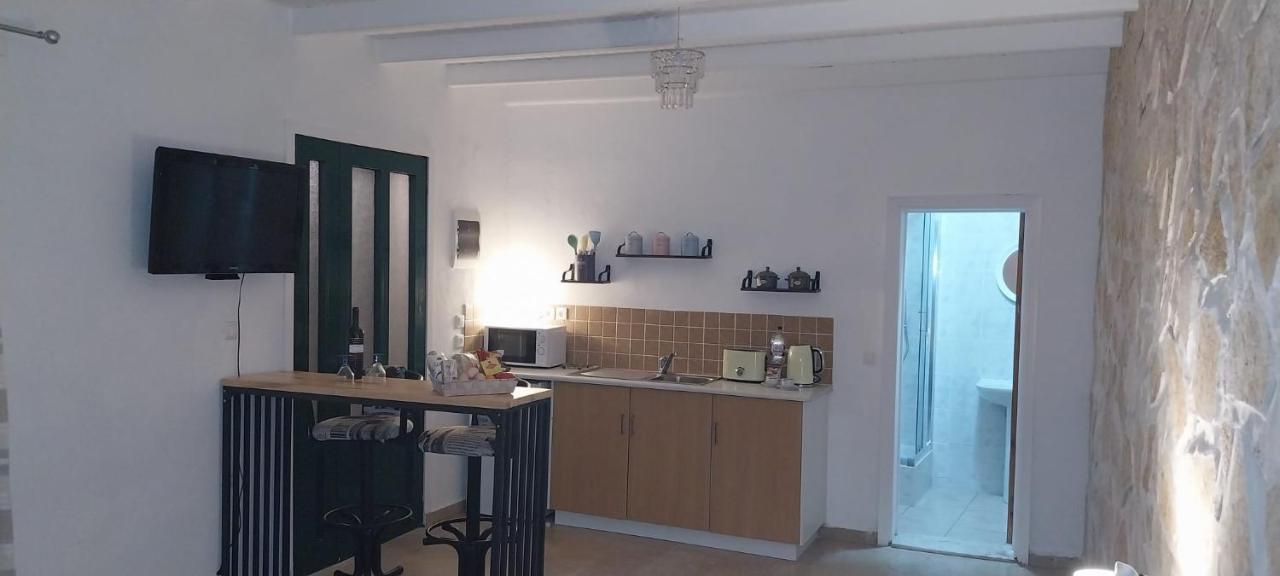 Lovely Studio In Strinilas With Its Own Pool Extérieur photo