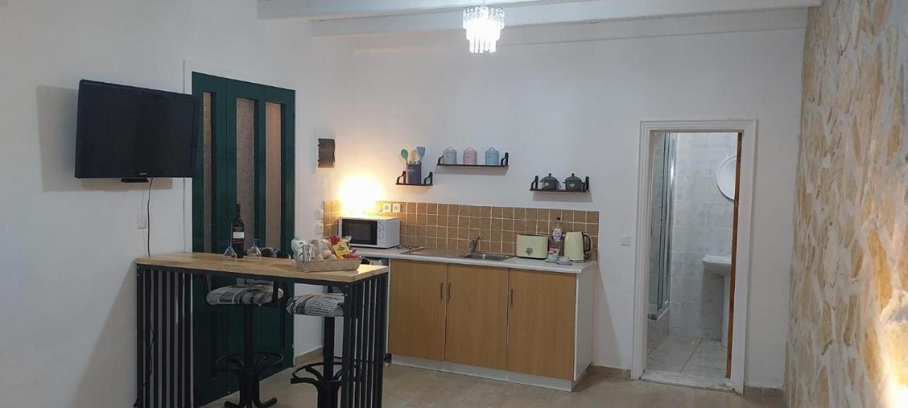 Lovely Studio In Strinilas With Its Own Pool Extérieur photo