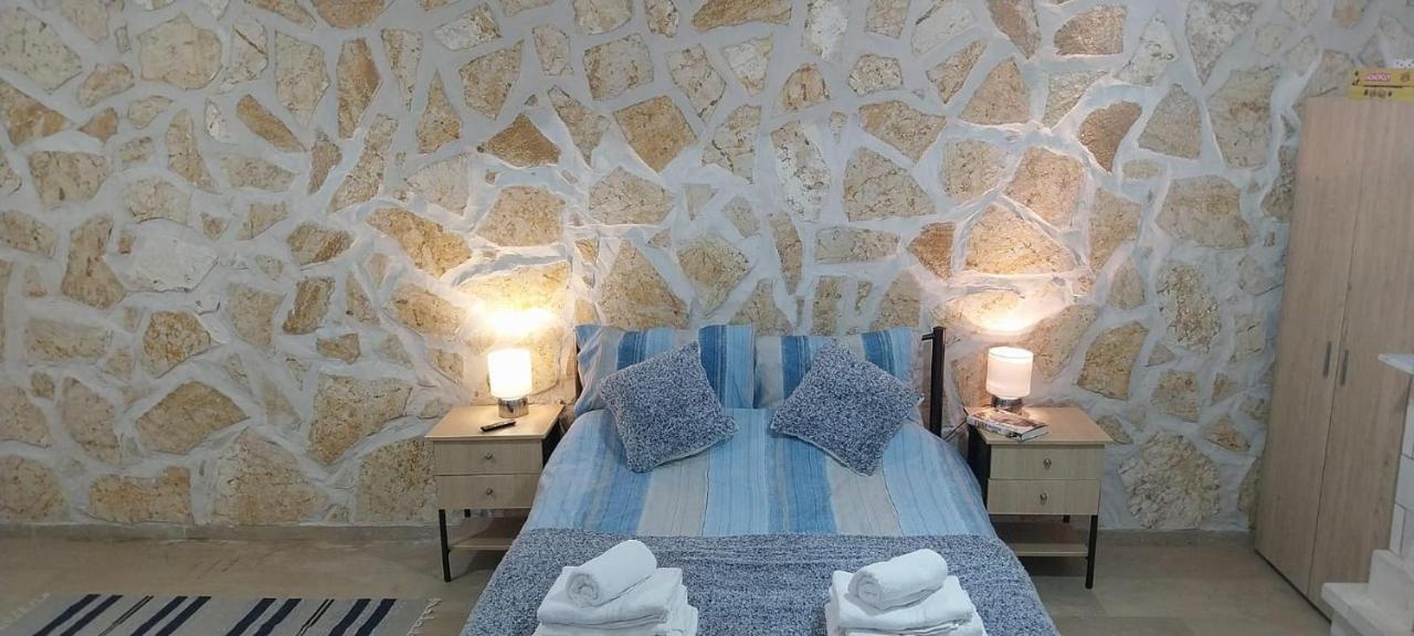 Lovely Studio In Strinilas With Its Own Pool Extérieur photo