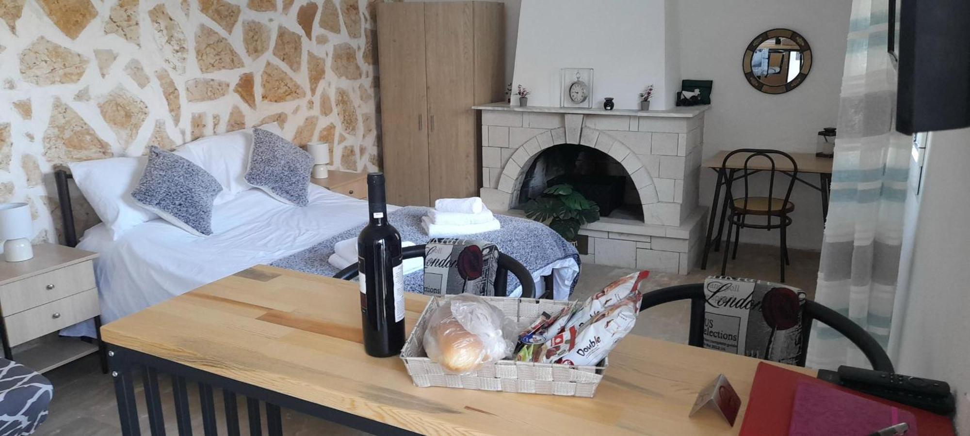 Lovely Studio In Strinilas With Its Own Pool Extérieur photo